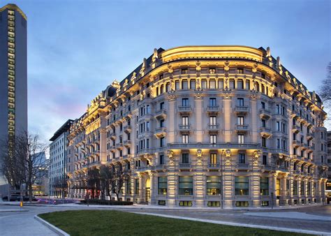 EXCELSIOR HOTEL .